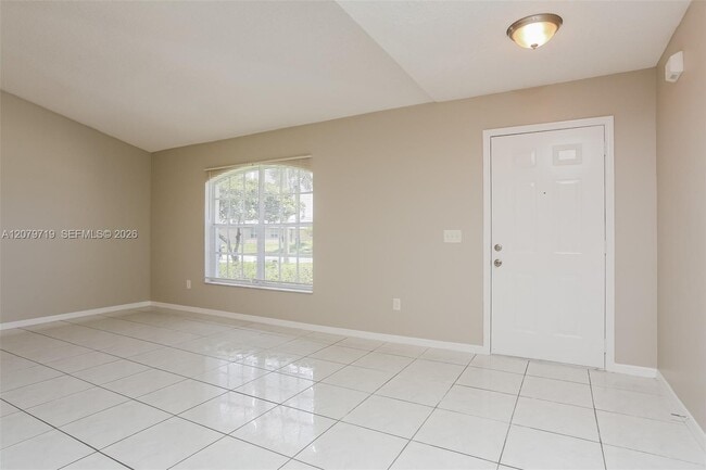 Building Photo - 2514 SW Monterrey Ln