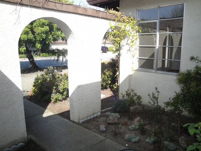 Building Photo - 458 Pin Oak Dr