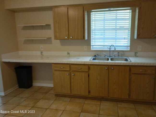 kitchen 2 - 1710 N Merrimac Dr