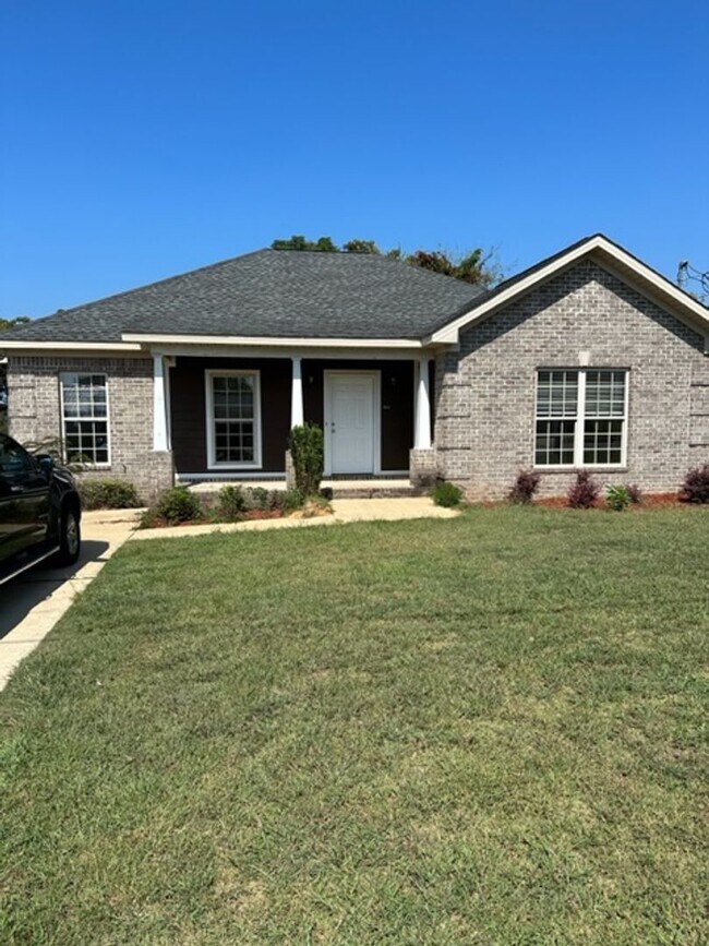 Building Photo - LEASING FOR FALL 2027 3 Bed/3 Bath Forest Lake Home less than a mile from campus!