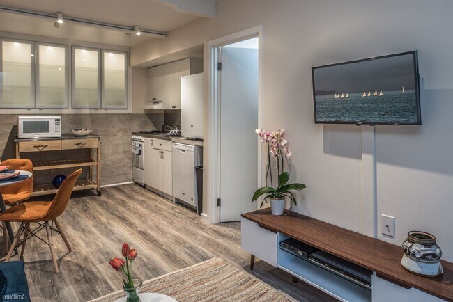 Foto del edificio - 1 br, 1 bath House - 3767B International A...
