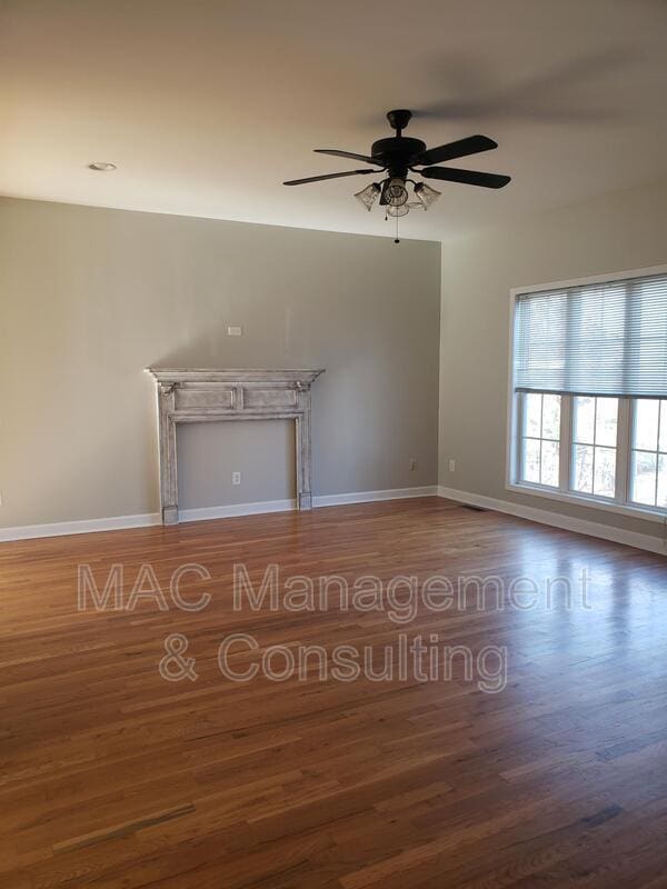 Building Photo - 1028 Nottingham Dr