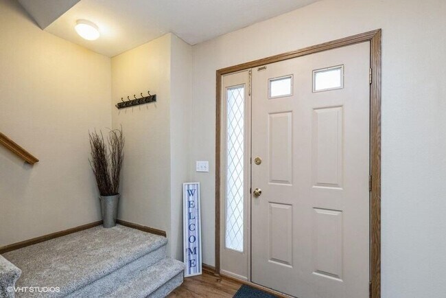 Foto del edificio - Super cute, 2 story townhome in West Ames