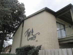 Building Photo - 1008 S College Rd