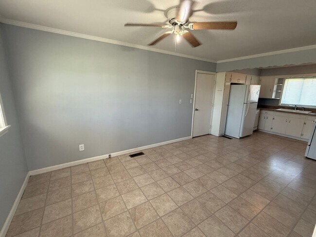 Foto del edificio - Charming 3 Bedroom, 2 Bath Home with Large Attached Shop in South Dalton