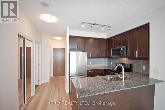 Photo du bâtiment - 3975-3975 Grand Park Dr