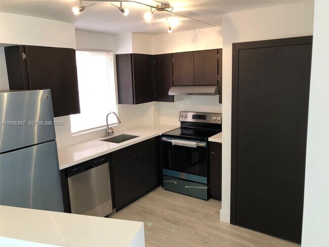 Foto del edificio - 6195 NW 186th St