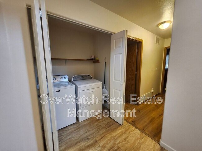 Foto del edificio - 4041 Lunar Dr