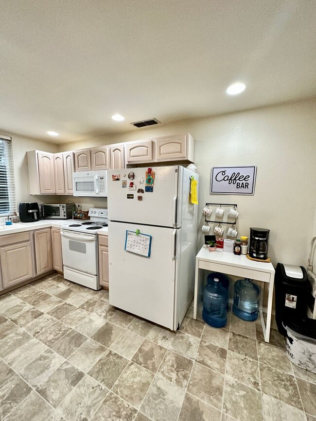 Foto del edificio - Davis - Centrally Located Home