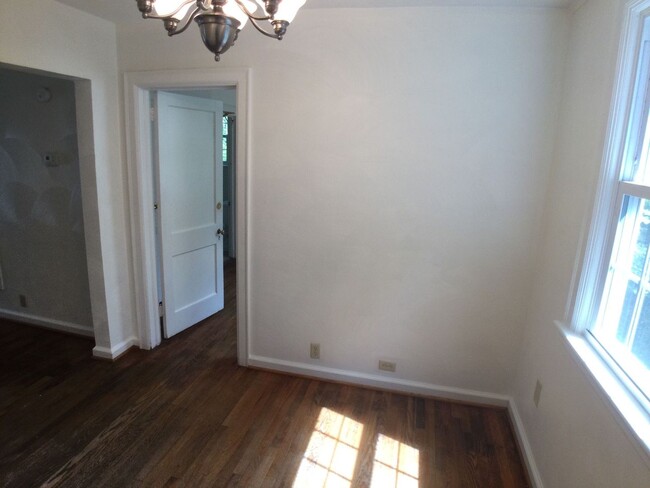Building Photo - Radford, 4 BR / 3 BA, Available Aug 12th