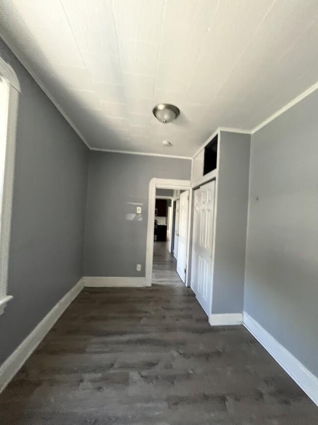Building Photo - 56 Rose Ave