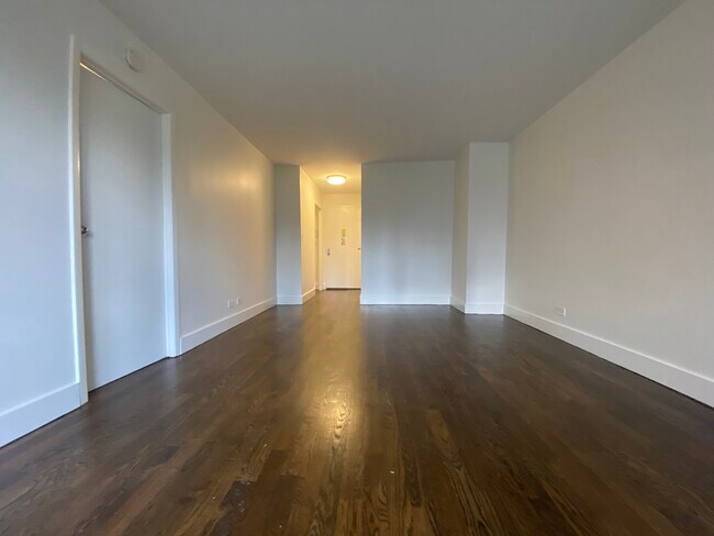 common area - 212 E 63rd St