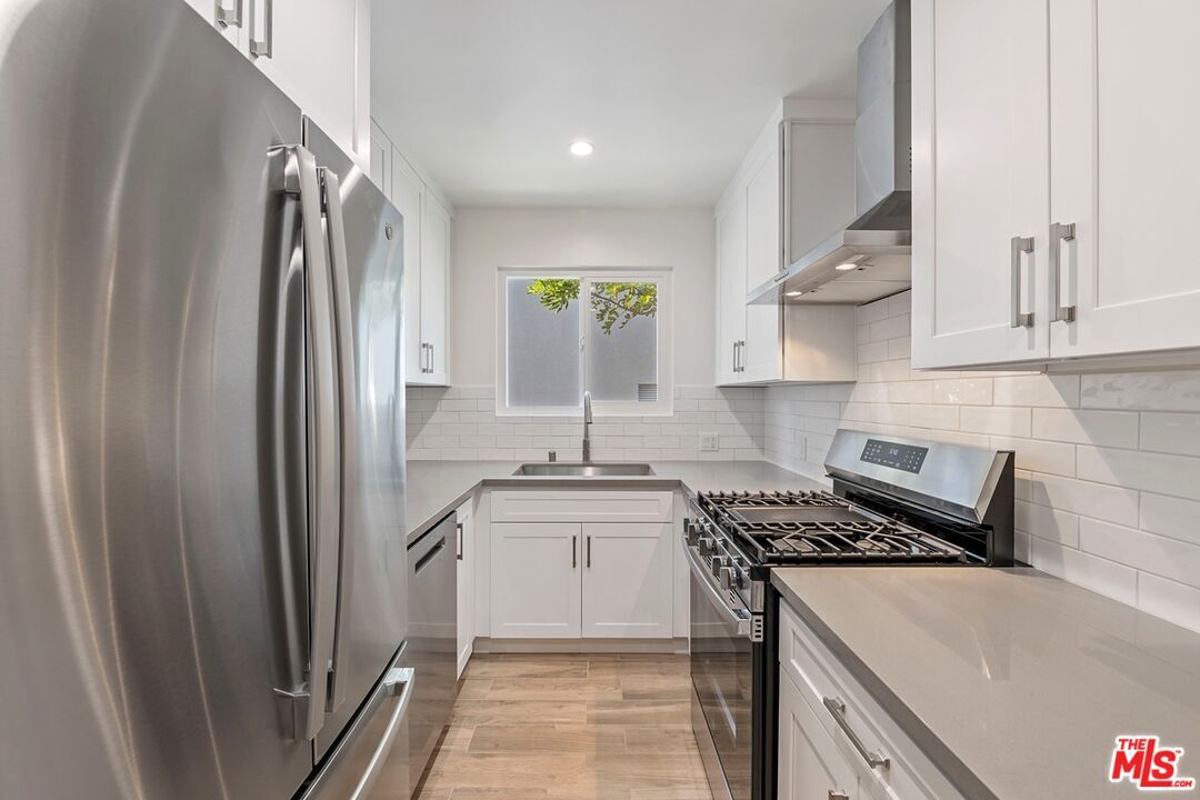 Primary Photo - 1250 N Crescent Heights Blvd