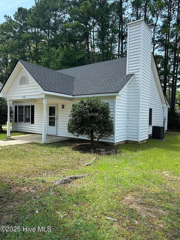 Building Photo - 2116 Tanglewood Rd