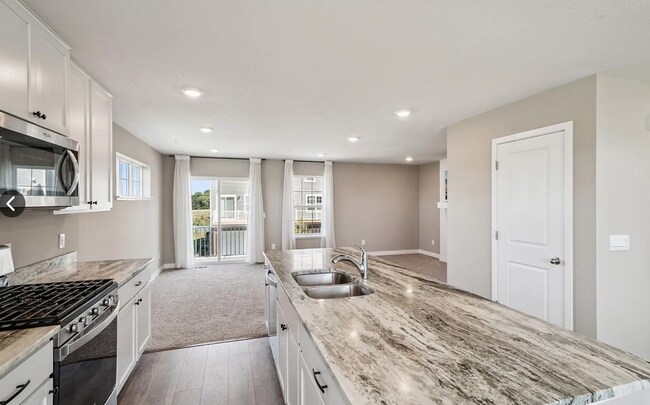 Building Photo - 6636 Hinterland Trl S