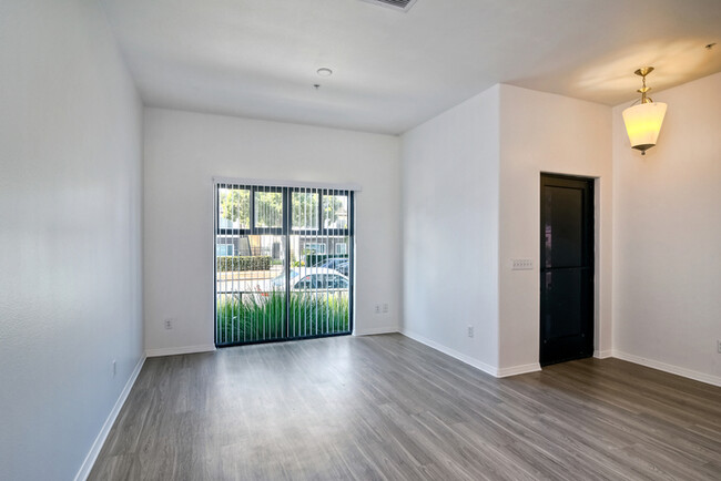 Building Photo - 819 D Ave