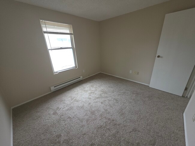 Building Photo - 2410 S I St