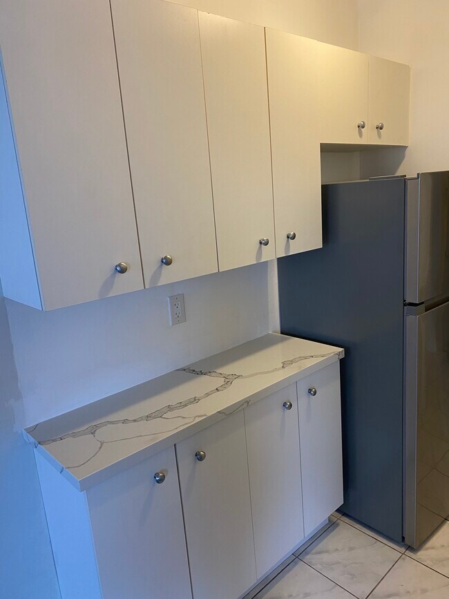 Renovated kitchen with fridge/freezer - 45 Gardiner Rd
