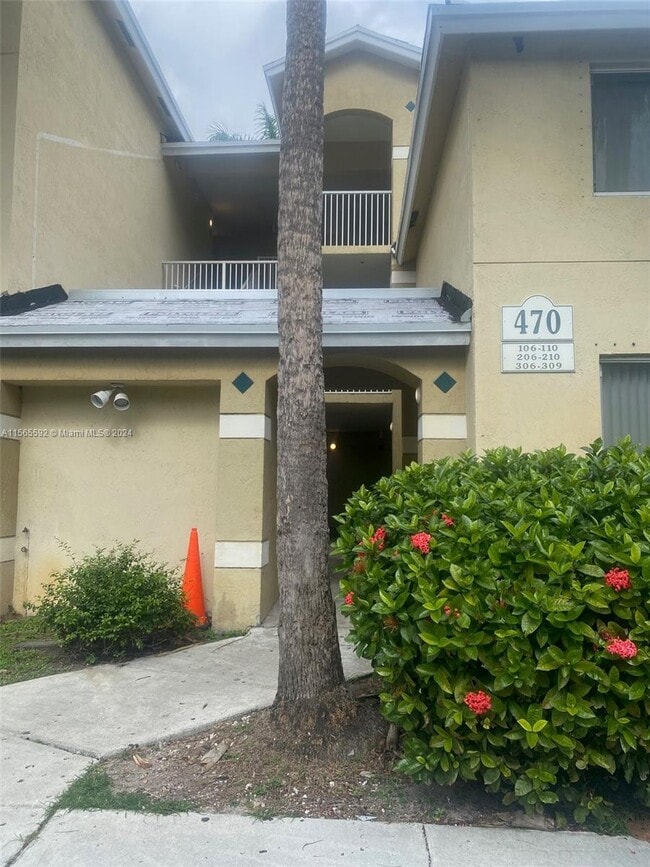 Building Photo - 470 S Park Rd