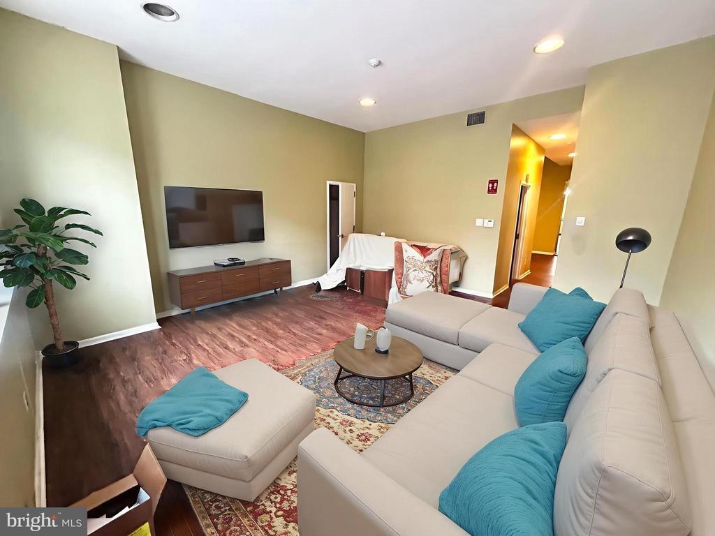 Foto principal - 3824 Lancaster Ave