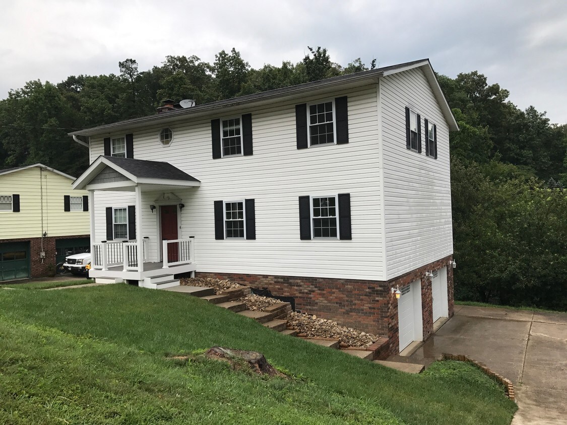34 Spruce Ln, Poca, WV 25159 House Rental in Poca, WV