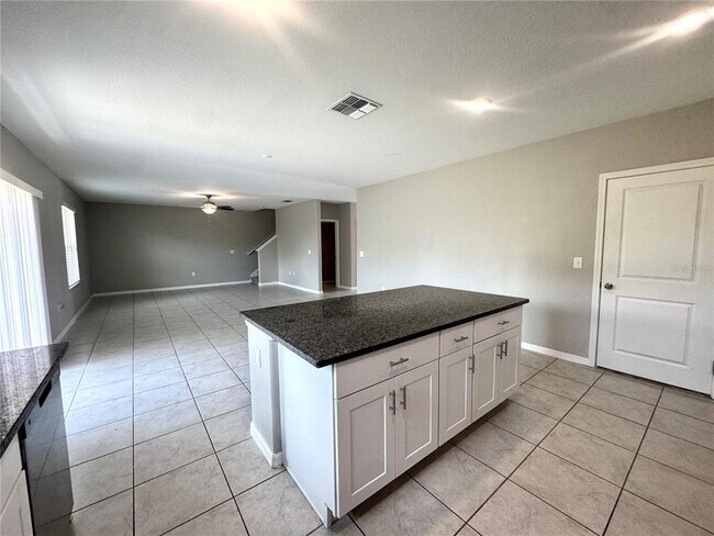 Building Photo - 5415 Amaryllis Garden St