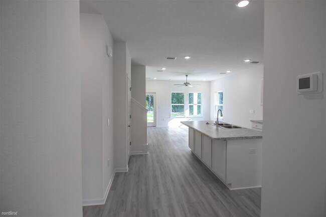 Building Photo - 4 br, 3.5 bath House - 30 Sandywoods Court