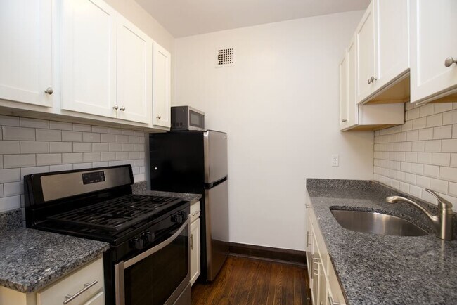 Building Photo - 1367 E 53rd St