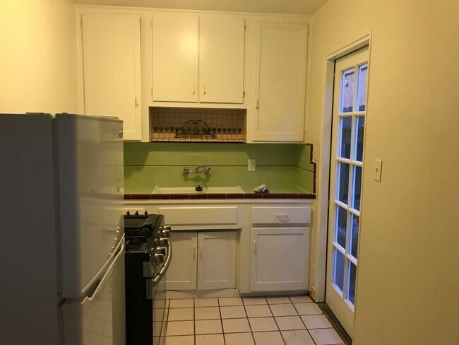 Cocina - 1862 Diamond St