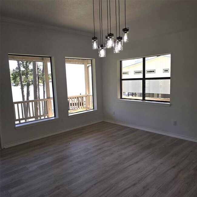 Foto del edificio - 31 Holiday Ln