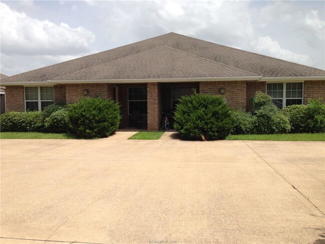 Building Photo - 3709 Oldenburg Ln