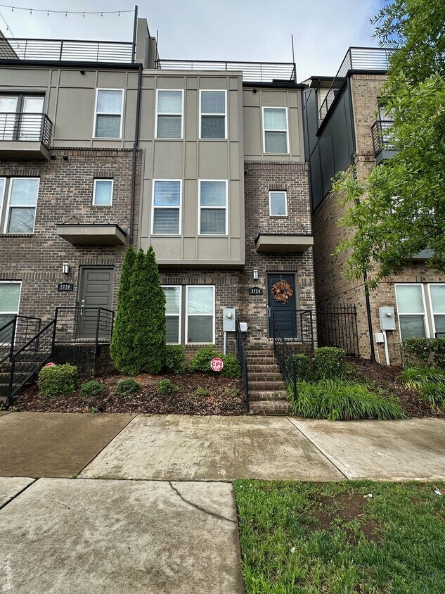 Primary Photo - Stunning Townhome With Skyline Views!