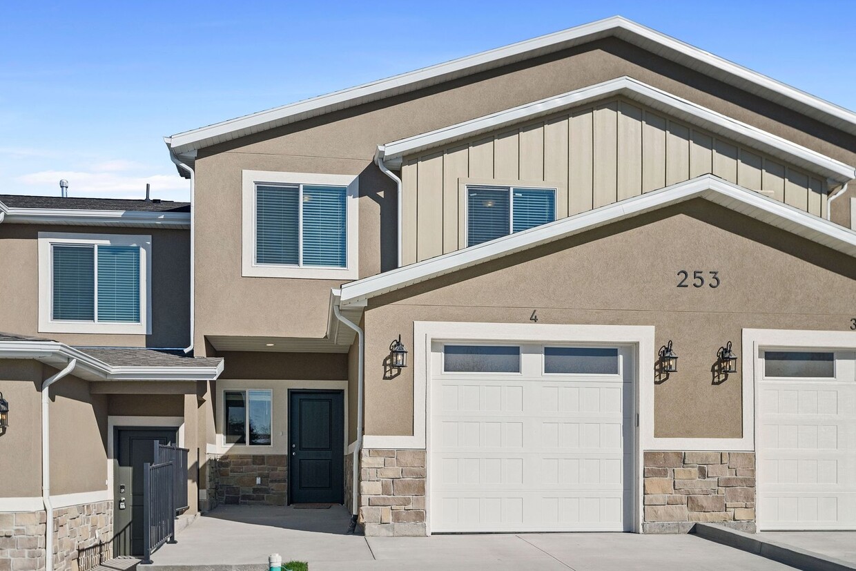 Foto principal - Brand New Luxury Richmond-Utah Townhouse f...