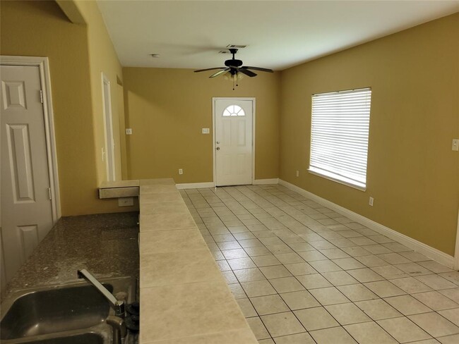 Foto del edificio - 7709 Rhobell St
