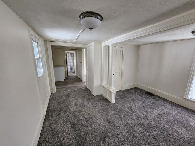 Foto del edificio - Freshly Renovated 1-Bedroom-Convenient Loc...