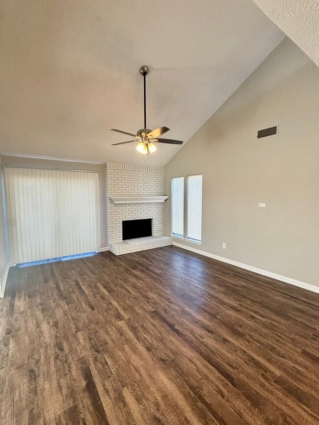 Building Photo - 14218 High Point Dr