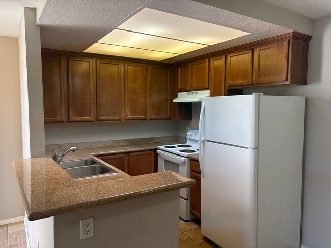 Foto del edificio - 2 Bedroom Condo in Arbor Hills Gated Community