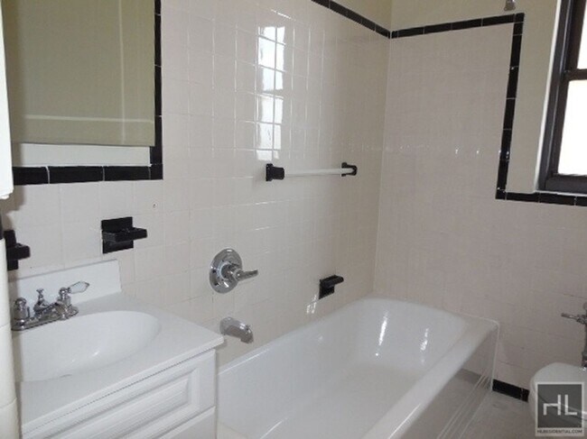 Building Photo - GRAND CONCOURSE