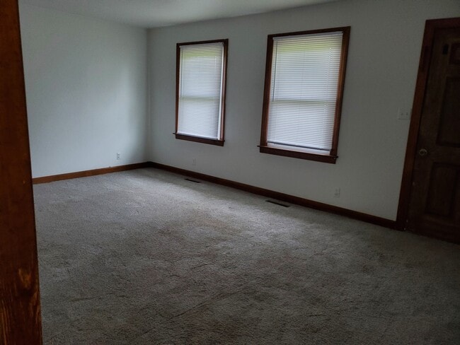 Building Photo - 231 Crescent Dr