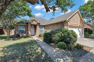 Building Photo - 2409 Spruce Ct