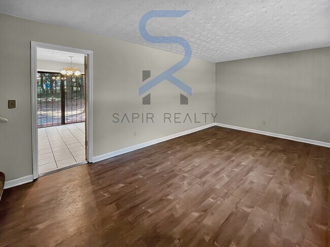 Foto del edificio - 7404 Meadows Dr