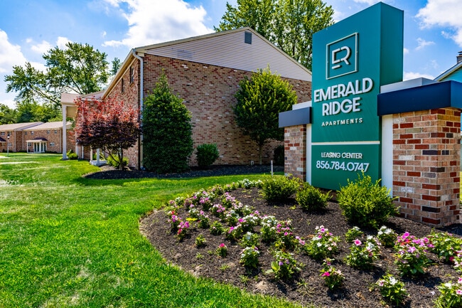 Building Photo - Emerald Ridge