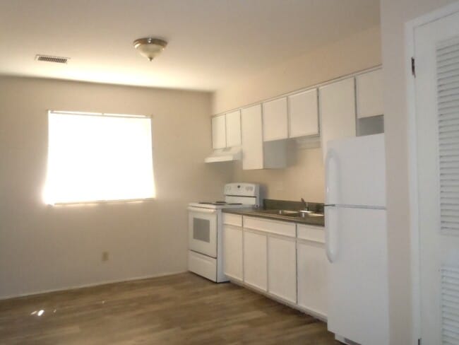 Building Photo - 119 Wolf Ave