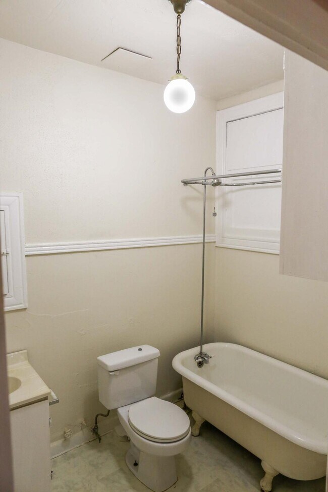 Building Photo - Paramount Apartments - 1 bedroom