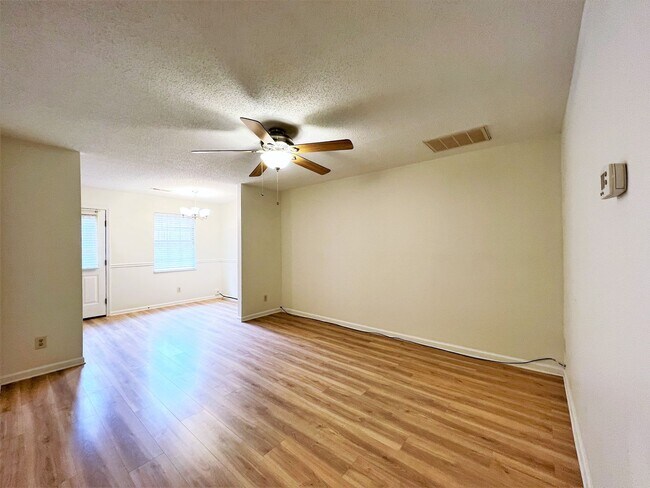 Foto del edificio - GREAT NORTHWEST LOCATION 2 BDRM / 2 BATH C...