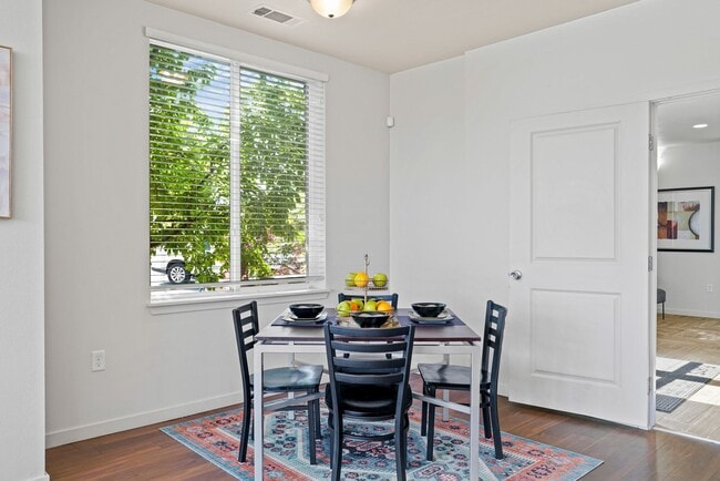 Interior Photo - Orion 1758 6th Ave