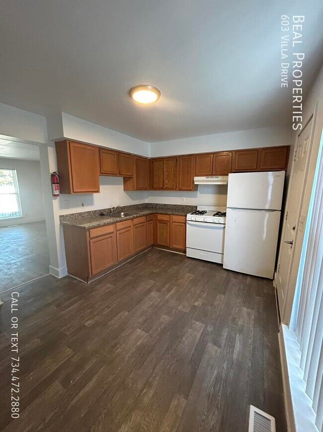 Building Photo - 603 Villa Dr