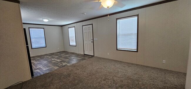 Foto del edificio - 248 Magnolia Pl