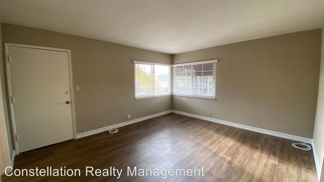 Building Photo - 8447 La Mesa Blvd