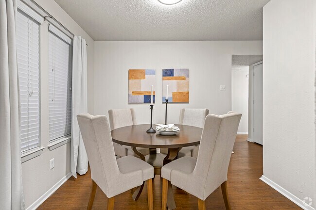 1BR, 1BA - 698SF (A1) - Comedor - The Hub